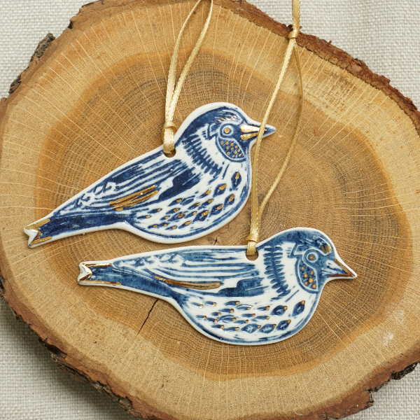 Goldfinch Porcelain with Gold Lustre Hanging Decoration